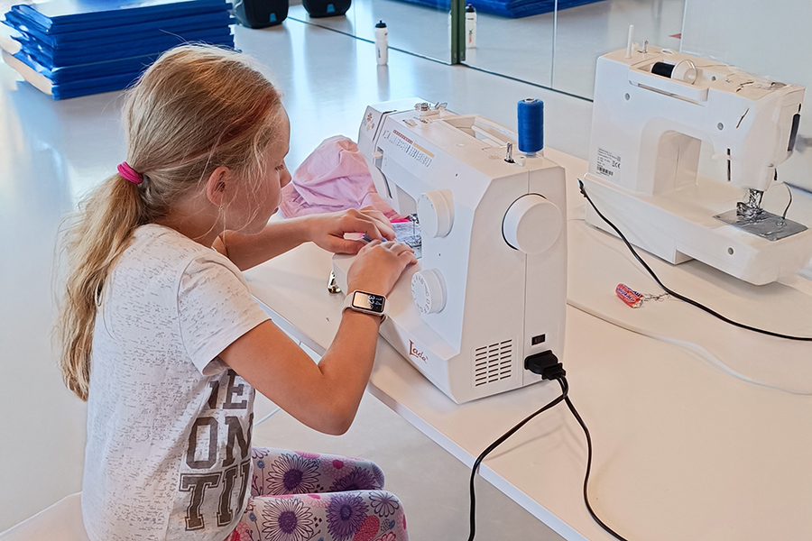 PLT Šijeme a tvoříme s Hankou a Péťou